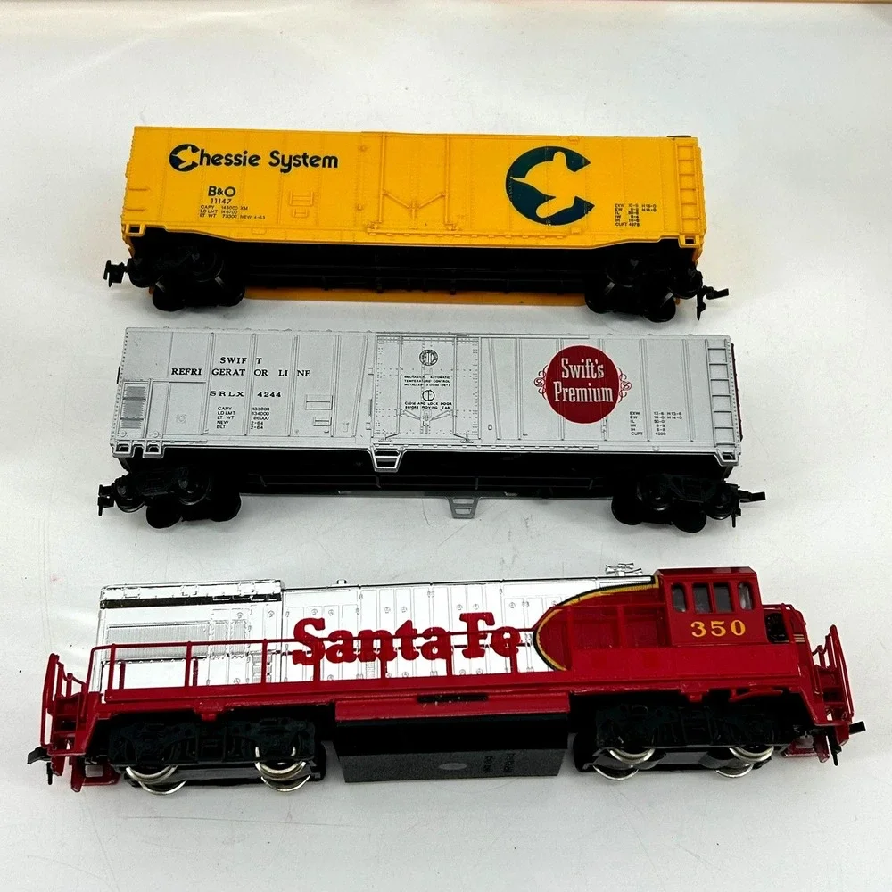 Bachmann HO Scale Silver Flyer Electric Train Set Santa Fe Locomotive 0633 1123